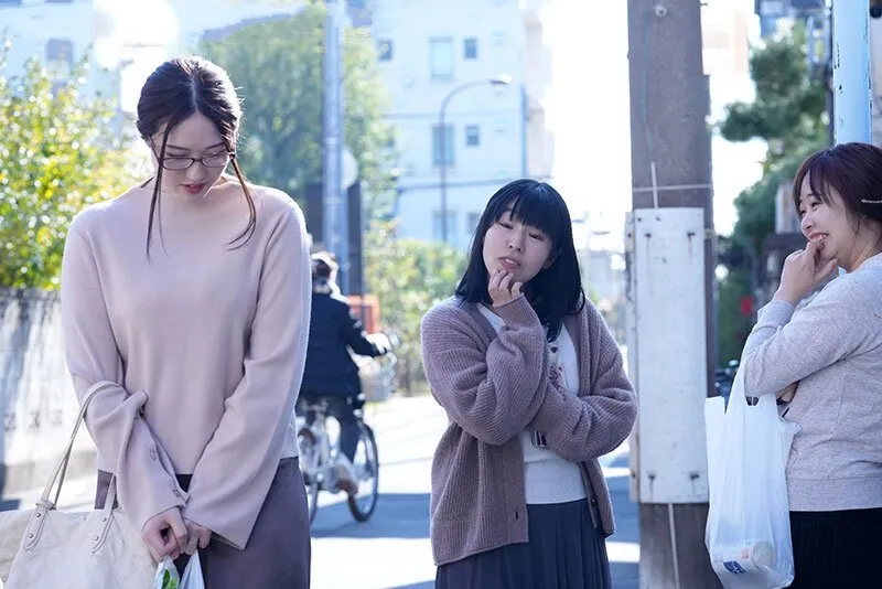 Trả thù mấy mụ hàng xóm thường xuyên nói xấu bằng cách “cướp anh xã ả ta”